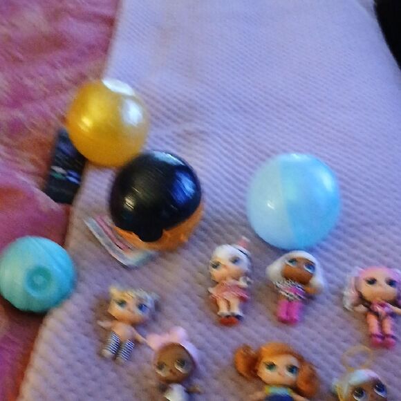 L.O.L. Surprise! Dolls Set with Accessories - Picture 4 of 4